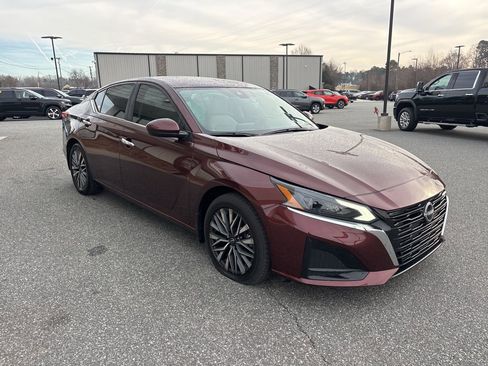 Used 2023 Nissan Altima 2.5 SV image 9