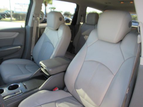 Used 2015 Chevrolet Traverse LT image 17