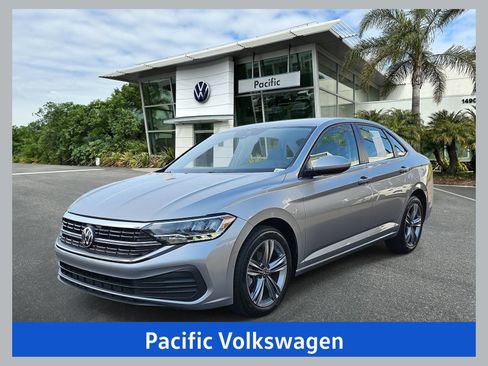 Used 2024 Volkswagen Jetta SE FWD image 1