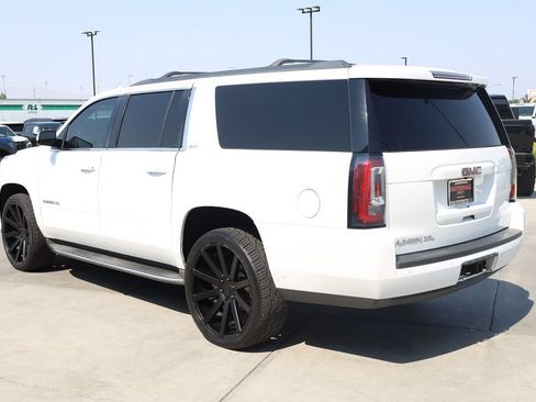 Used 2016 GMC Yukon XL SLT w/ Open Road Package AWD/4WD image 4