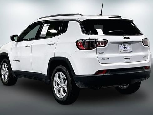 Used 2024 Jeep Compass Latitude image 5