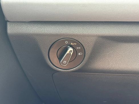 Used 2025 Volkswagen Jetta SE FWD image 29