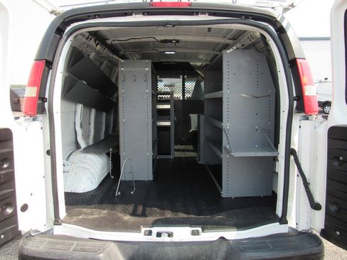 Used 2016 Chevrolet Express 2500 RWD image 21