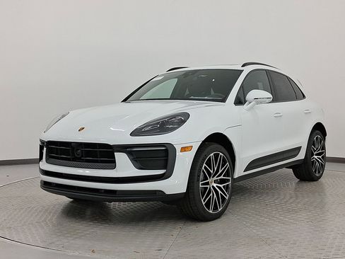 Used 2026 Porsche Macan image 1