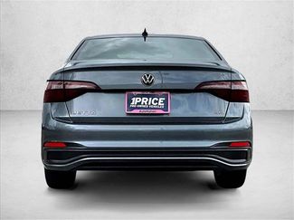 Used 2024 Volkswagen Jetta SE FWD video 4