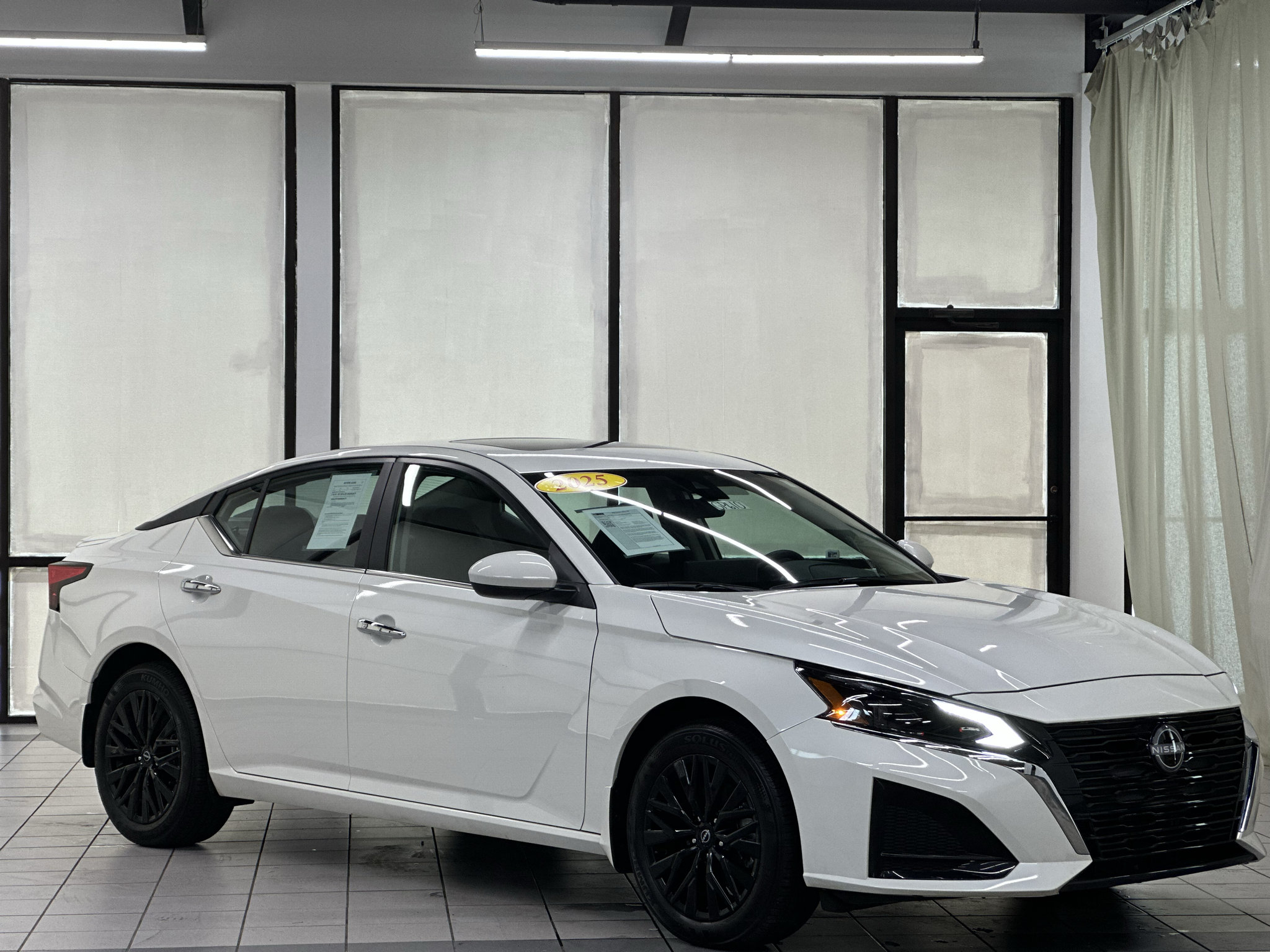 Used 2025 Nissan Altima 2.5 SV w/ SV Special Edition Package AWD/4WD image 1