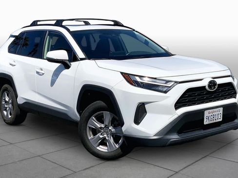 Used 2024 Toyota RAV4 XLE w/ Convenience Package FWD image 2