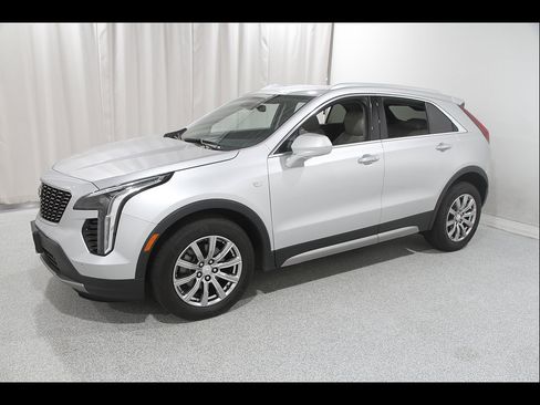 Used 2019 Cadillac XT4 Premium Luxury w/ Cold Weather Package AWD/4WD image 3