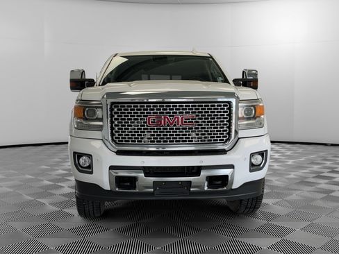 Used 2015 GMC Sierra 2500 Denali w/ Duramax Plus Package image 3