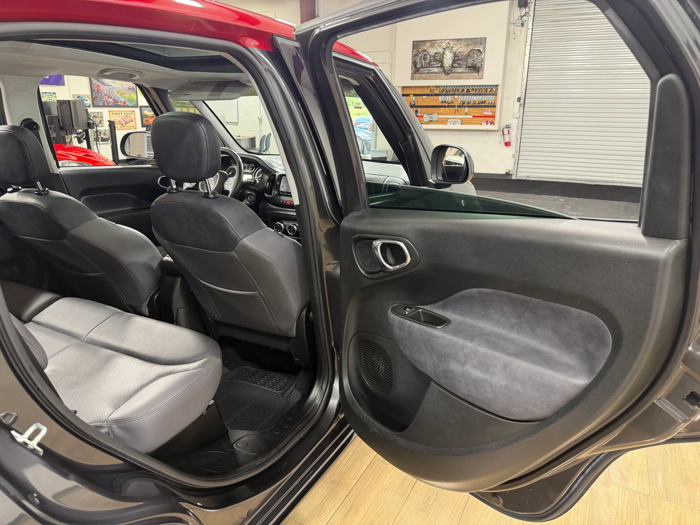Used 2017 FIAT 500L Trekking w/ Dual-Pane Sunroof Package FWD image 17