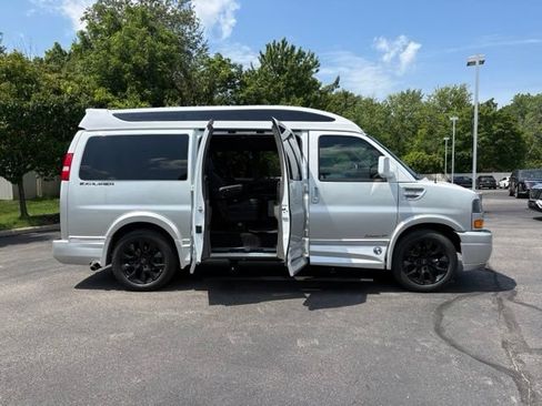 Used 2024 GMC Savana 2500 w/ Driver Convenience Package RWD image 12