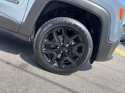 Used 2017 Jeep Renegade Altitude AWD/4WD image 11