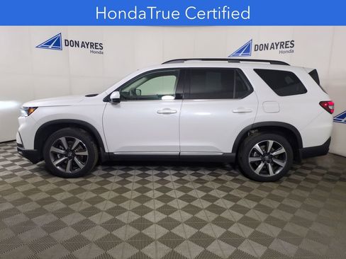 Used 2024 Honda Pilot Touring image 2