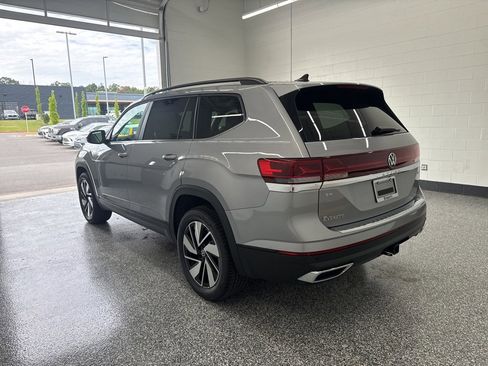 New 2026 Volkswagen Atlas SE image 2