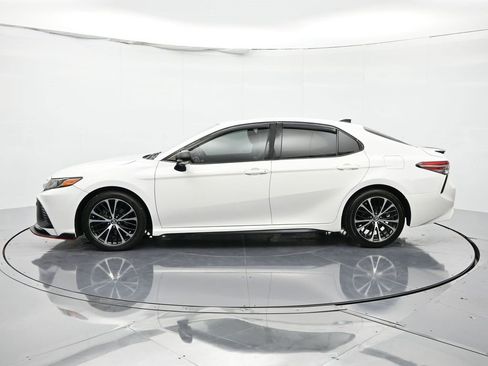 Used 2018 Toyota Camry SE w/ Moonroof Package image 8