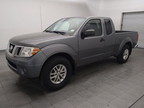 Used 2019 Nissan Frontier SV image 2