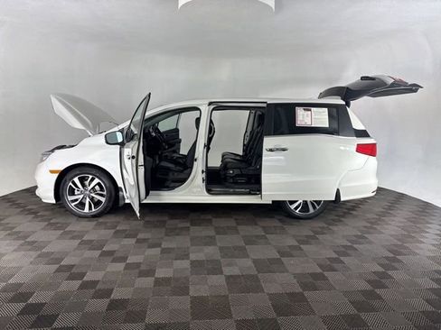 Used 2023 Honda Odyssey Touring image 11
