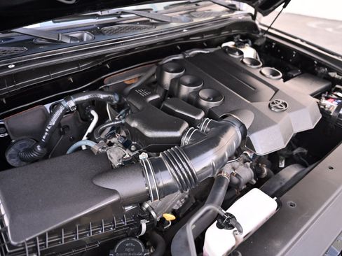 Used 2011 Toyota FJ Cruiser 4WD w/ Convenience Pkg image 36