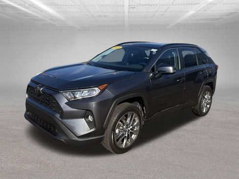 Used 2019 Toyota RAV4 XLE Premium w/ Cold Weather Package AWD/4WD image 4