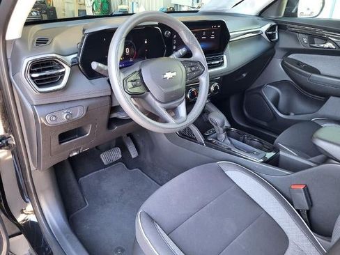 Used 2025 Chevrolet TrailBlazer LT AWD/4WD image 8