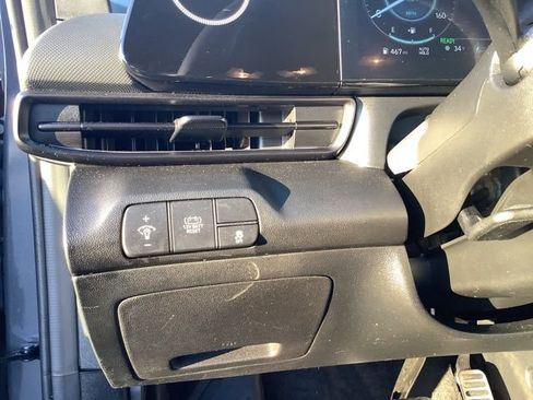 Certified 2025 Hyundai Elantra SEL image 25