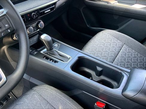 Used 2025 Nissan Kicks SV image 13