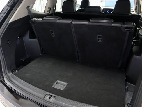 Used 2025 Volkswagen Atlas SE FWD image 12