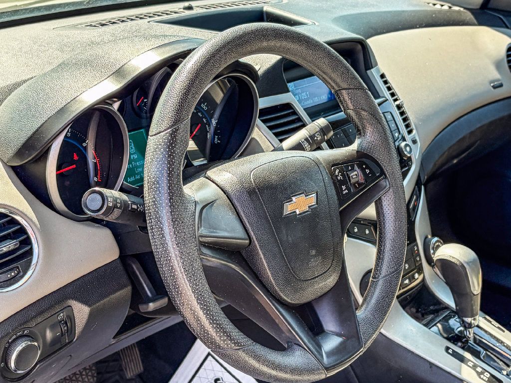 Used 2014 Chevrolet Cruze LS FWD image 8