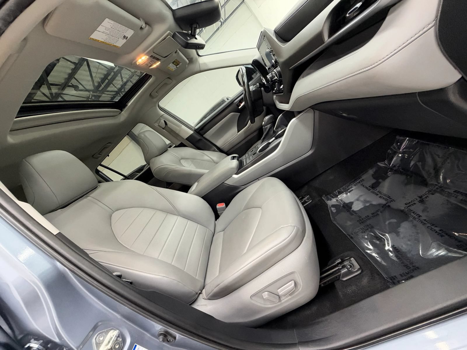 Used 2020 Toyota Highlander XLE AWD/4WD image 26