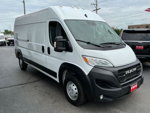 Used 2024 RAM ProMaster 2500 w/ Convenience Group FWD image 3