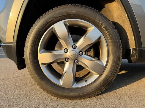 Used 2012 Jeep Grand Cherokee Overland AWD/4WD image 13