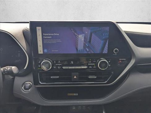 Used 2023 Toyota Highlander Limited image 11