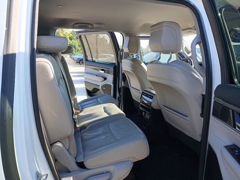 Used 2024 Jeep Wagoneer L Series II w/ Flexible Seating Group RWD image 26