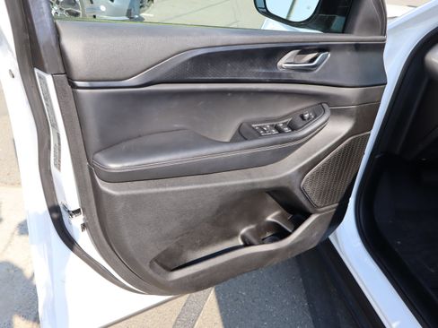 Used 2023 Jeep Grand Cherokee L Laredo image 15