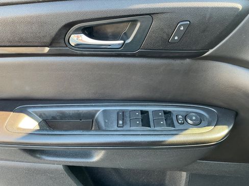 Used 2017 Chevrolet Traverse LT w/ Style and Technology Package image 15