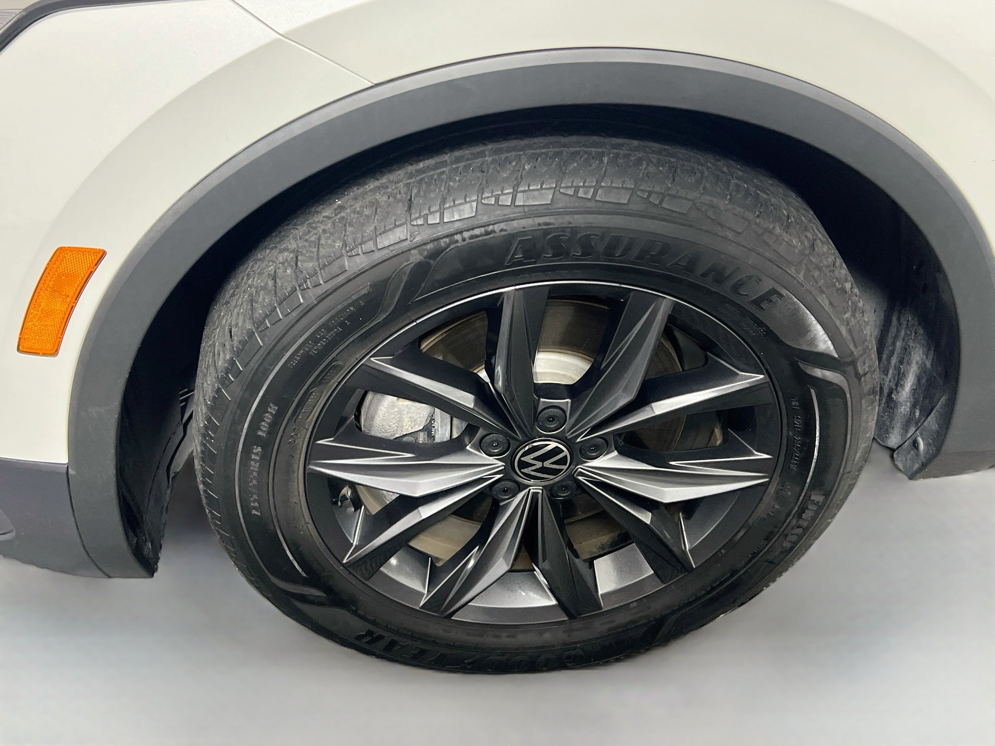 Used 2023 Volkswagen Tiguan SE w/ Panoramic Sunroof Package FWD image 13