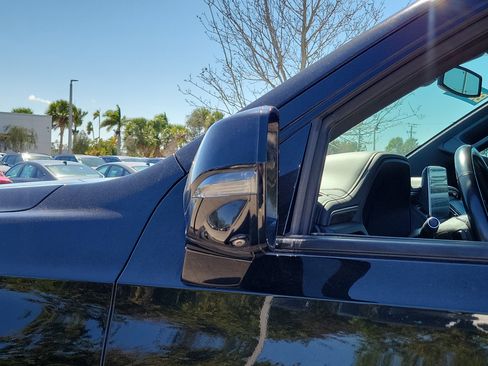 Used 2021 Chevrolet Suburban Z71 w/ Luxury Package image 8