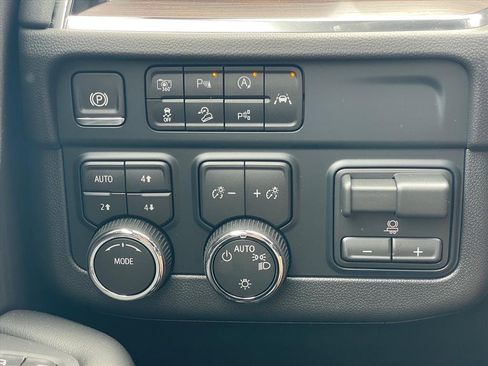 New 2026 Chevrolet Tahoe LS w/ LPO, Dark Essentials Package AWD/4WD image 18