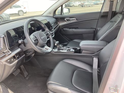 Used 2025 Kia Sportage EX image 16