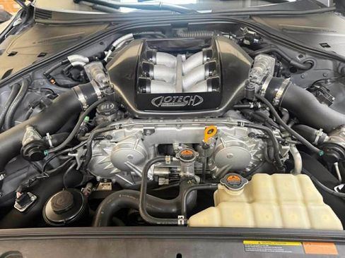 Used 2011 Nissan GT-R Premium AWD/4WD image 10