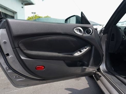 Used 2009 Nissan 370Z Coupe RWD image 37