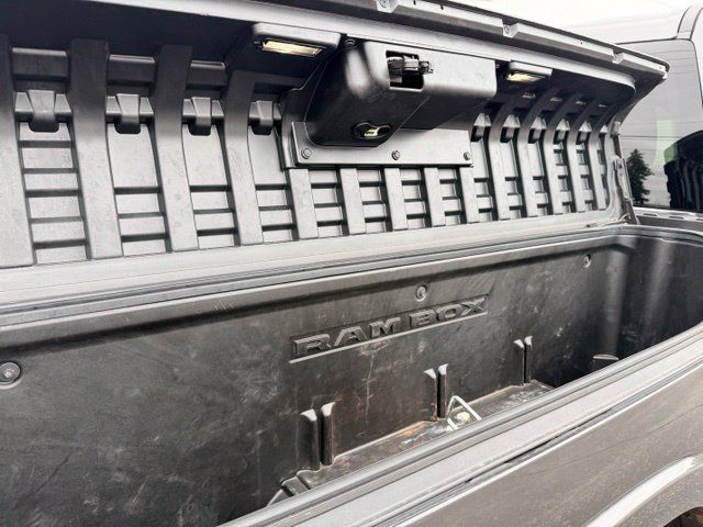 Used 2022 RAM 1500 Laramie AWD/4WD image 17