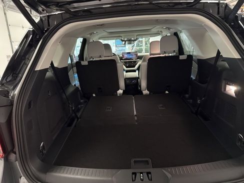 New 2026 Ford Explorer Platinum image 32