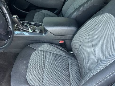 Used 2017 Ford Explorer XLT AWD/4WD image 7