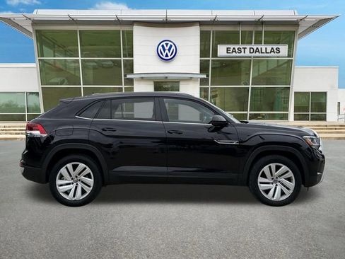 Used 2022 Volkswagen Atlas Cross Sport SE AWD/4WD image 2