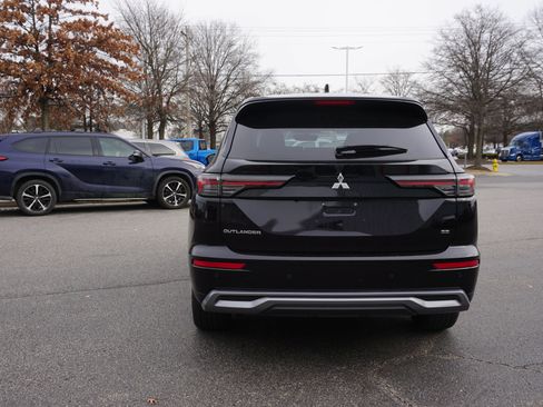 Used 2025 Mitsubishi Outlander SE image 5