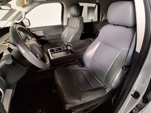 Used 2025 Ford Expedition Max Active AWD/4WD image 10