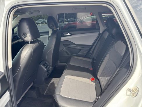Used 2023 Volkswagen Taos SE image 12