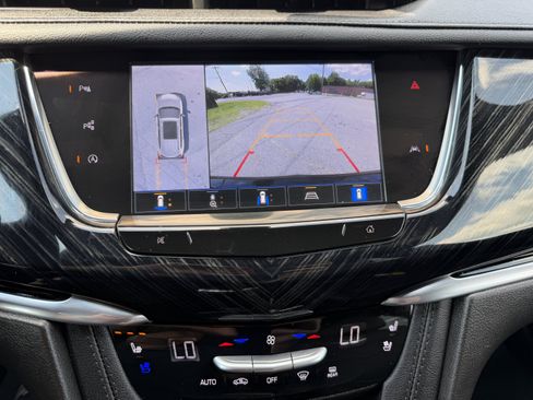 Used 2024 Cadillac XT6 Premium Luxury w/ Technology Package AWD/4WD image 5