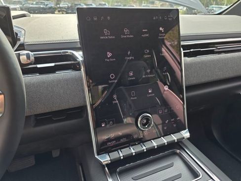 New 2026 GMC Sierra EV Elevation image 22